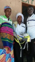 Mariama Soho mit Mutter und Lehrer Herr Sanneh 25.1.16